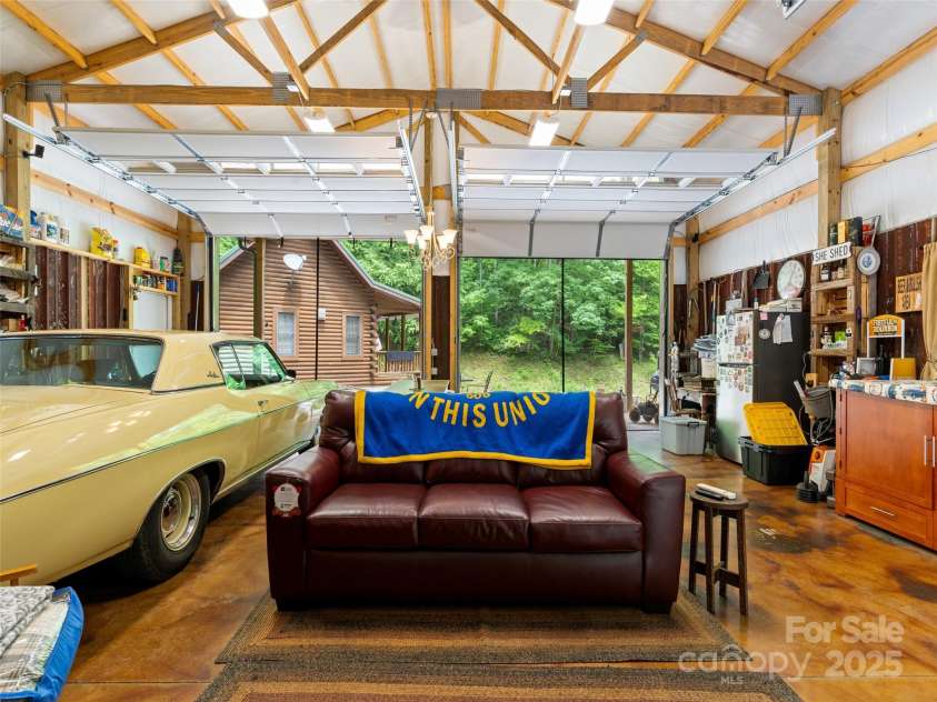 125 Cypress Lane, Saluda, NC 28773.  MLS# CAR4265595, YatesRealty ID 18163. 