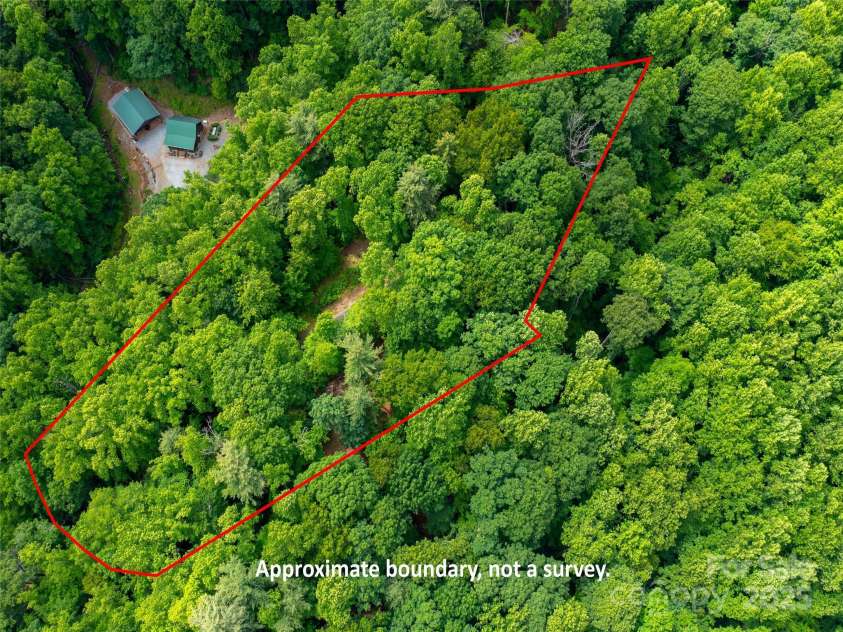 125 Cypress Lane, Saluda, NC 28773.  MLS# CAR4265595, YatesRealty ID 18163. 