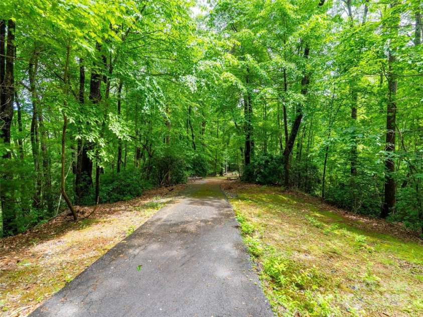 125 Cypress Lane, Saluda, NC 28773.  MLS# CAR4265595, YatesRealty ID 18163. 