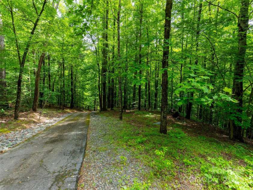 125 Cypress Lane, Saluda, NC 28773.  MLS# CAR4265595, YatesRealty ID 18163. 