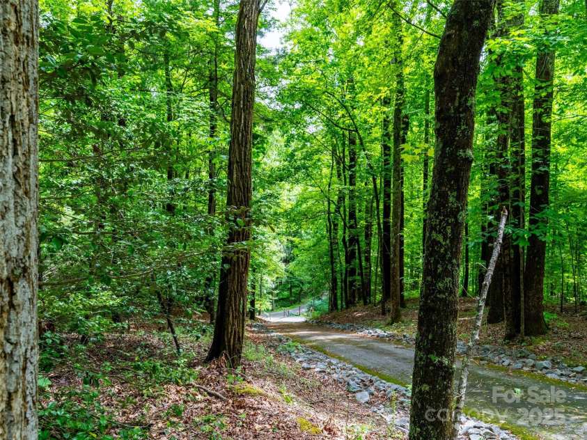 125 Cypress Lane, Saluda, NC 28773.  MLS# CAR4265595, YatesRealty ID 18163. 