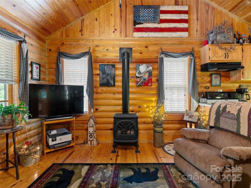 125 Cypress Lane, Saluda, NC 28773.  MLS# CAR4265595, YatesRealty ID 18163. All the comforts of home