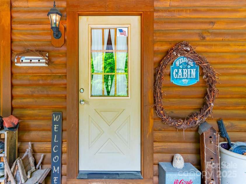 125 Cypress Lane, Saluda, NC 28773.  MLS# CAR4265595, YatesRealty ID 18163. Come on in!