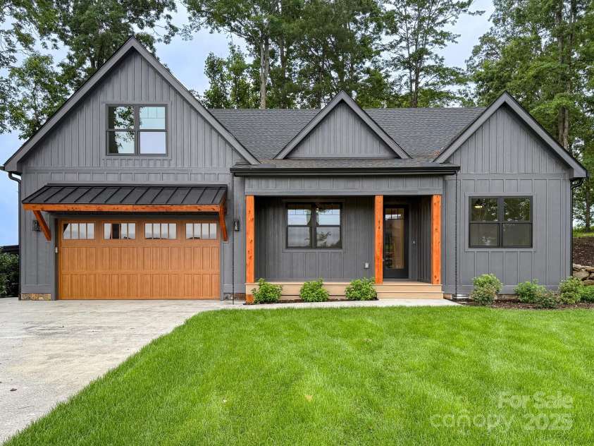 44 Skylar Lane, Mills River, NC 28759.  MLS# CAR4200880, YatesRealty ID 18165. 