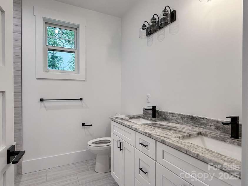 44 Skylar Lane, Mills River, NC 28759.  MLS# CAR4200880, YatesRealty ID 18165. 