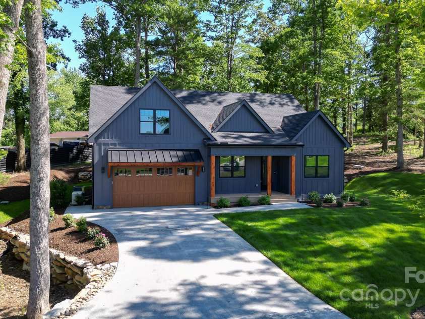 44 Skylar Lane, Mills River, NC 28759.  MLS# CAR4200880, YatesRealty ID 18165. 