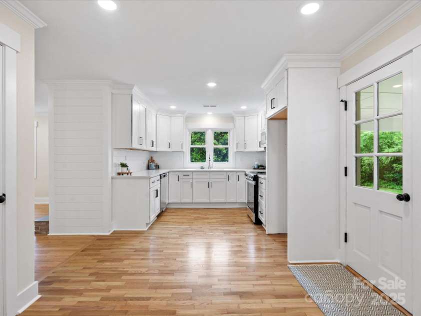 981 Meadowlark Drive, Rock Hill, SC 29732.  MLS# CAR4251814, YatesRealty ID 18166. Beautiful custom kitchen