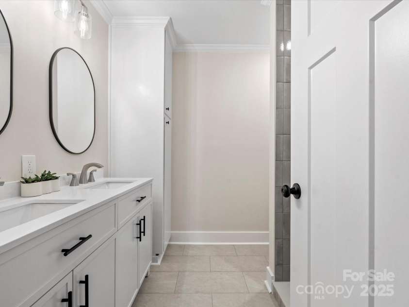981 Meadowlark Drive, Rock Hill, SC 29732.  MLS# CAR4251814, YatesRealty ID 18166. Hall bathroom