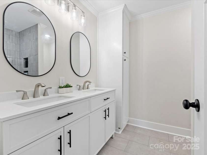 981 Meadowlark Drive, Rock Hill, SC 29732.  MLS# CAR4251814, YatesRealty ID 18166. Hall Bathroom
