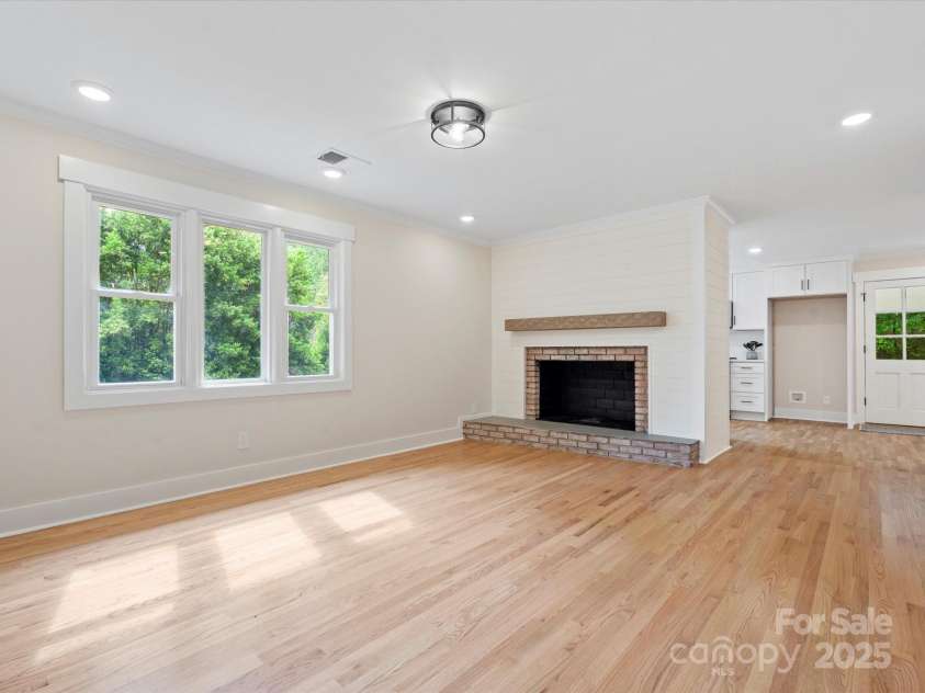 981 Meadowlark Drive, Rock Hill, SC 29732.  MLS# CAR4251814, YatesRealty ID 18166. Living room