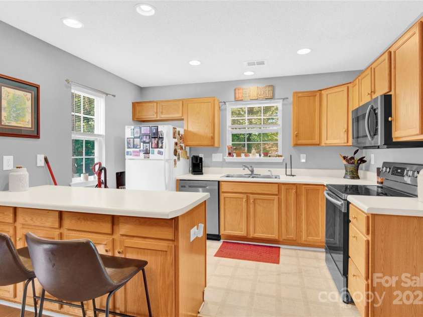 125 Lynch Circle, Mooresville, NC 28117.  MLS# CAR4264249, YatesRealty ID 18167. 
