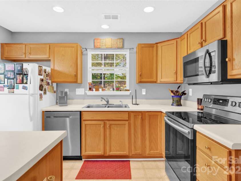 125 Lynch Circle, Mooresville, NC 28117.  MLS# CAR4264249, YatesRealty ID 18167. 