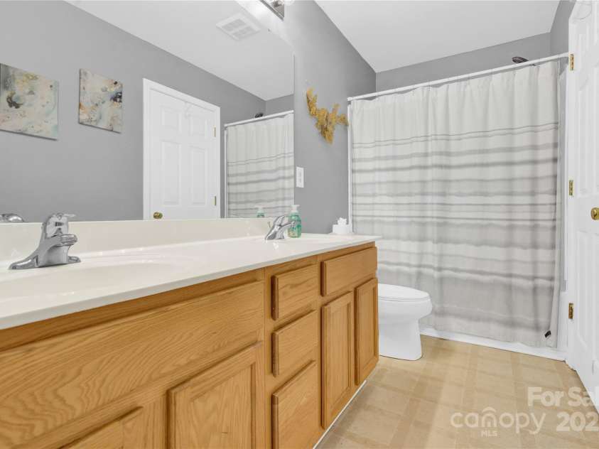 125 Lynch Circle, Mooresville, NC 28117.  MLS# CAR4264249, YatesRealty ID 18167. 