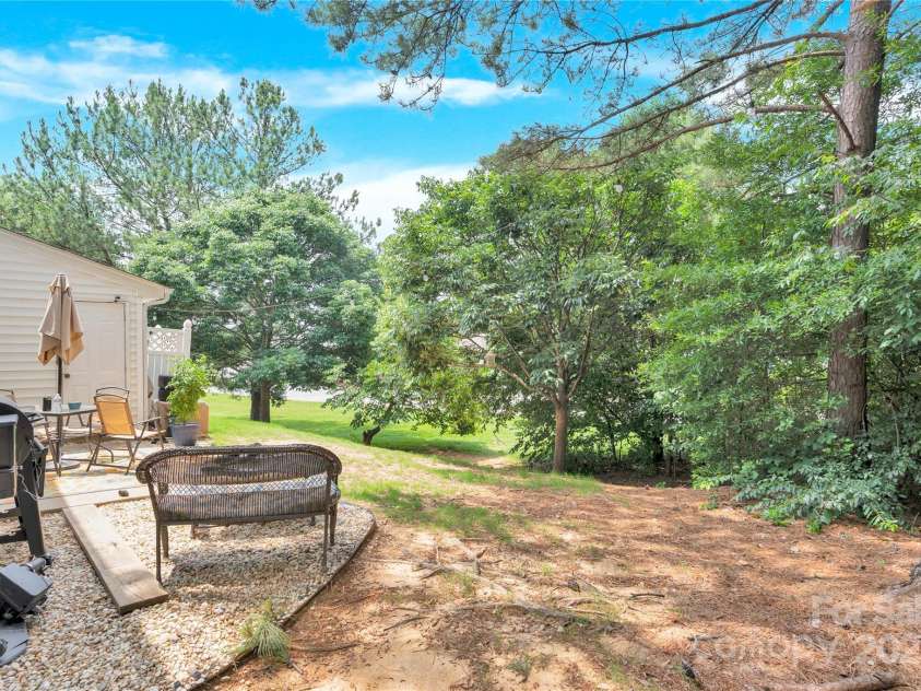 125 Lynch Circle, Mooresville, NC 28117.  MLS# CAR4264249, YatesRealty ID 18167. 