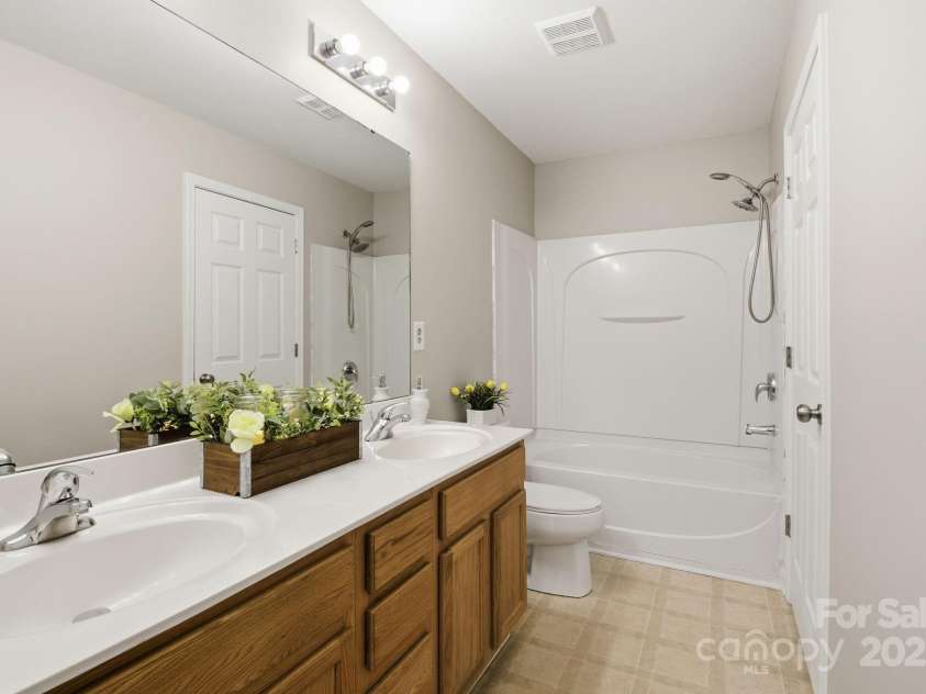 125 Lynch Circle, Mooresville, NC 28117.  MLS# CAR4321211, YatesRealty ID 18167. 