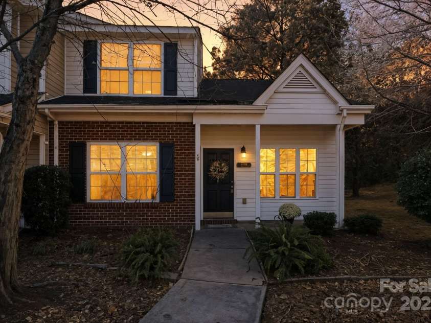 125 Lynch Circle, Mooresville, NC 28117.  MLS# CAR4321211, YatesRealty ID 18167. Welcome Home! 