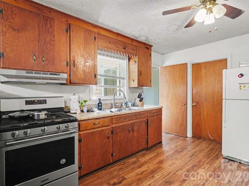 831 Maurice Street, Monroe, NC 28112.  MLS# CAR4370093, YatesRealty ID 18169. Kitchen