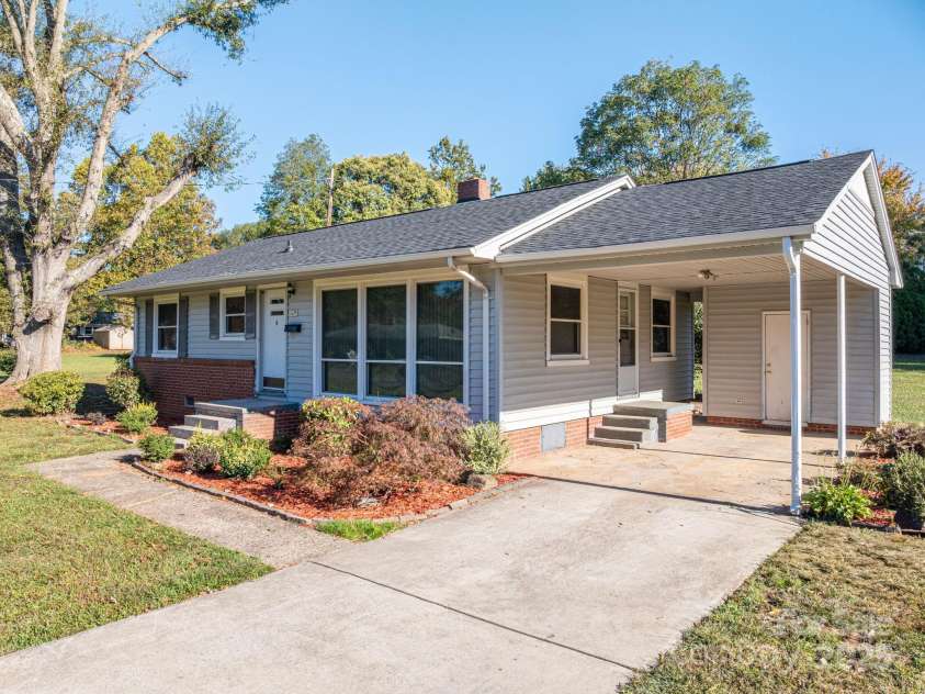 1724 Perry Street, Gastonia, NC 28054.  MLS# CAR4312386, YatesRealty ID 1817. 