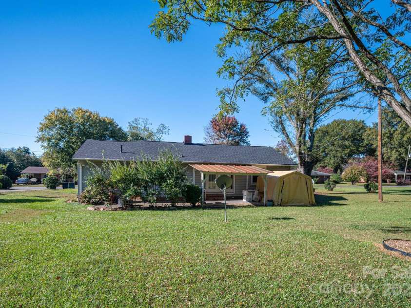 1724 Perry Street, Gastonia, NC 28054.  MLS# CAR4312386, YatesRealty ID 1817. 