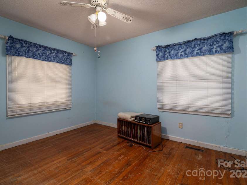 1724 Perry Street, Gastonia, NC 28054.  MLS# CAR4312386, YatesRealty ID 1817. 