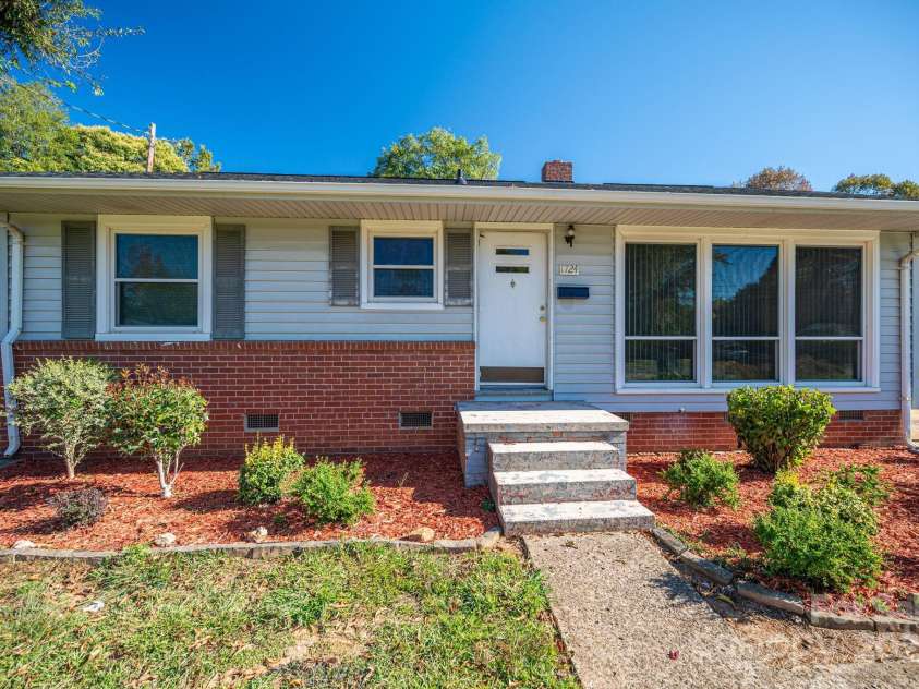 1724 Perry Street, Gastonia, NC 28054.  MLS# CAR4312386, YatesRealty ID 1817. 