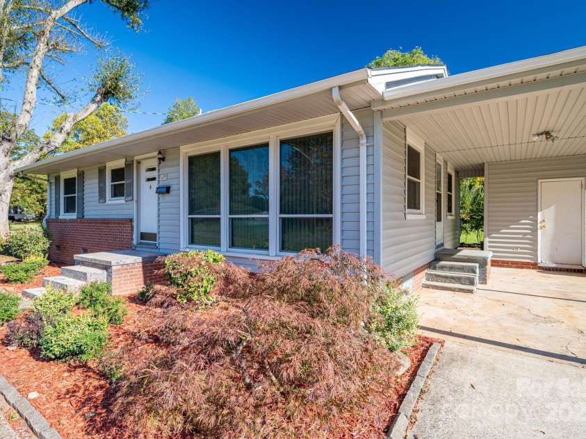 1724 Perry Street, Gastonia, NC 28054.  MLS# CAR4312386, YatesRealty ID 1817. 