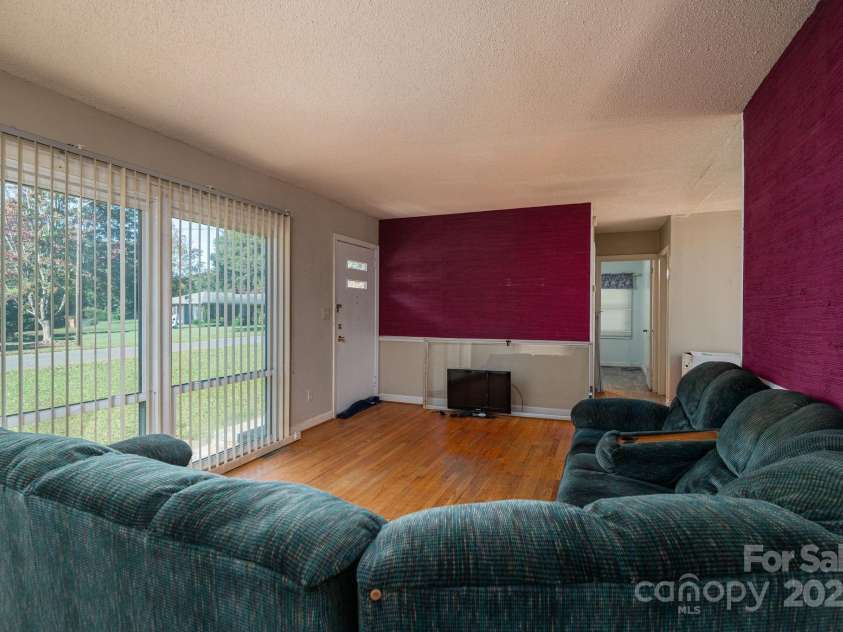 1724 Perry Street, Gastonia, NC 28054.  MLS# CAR4312386, YatesRealty ID 1817. 