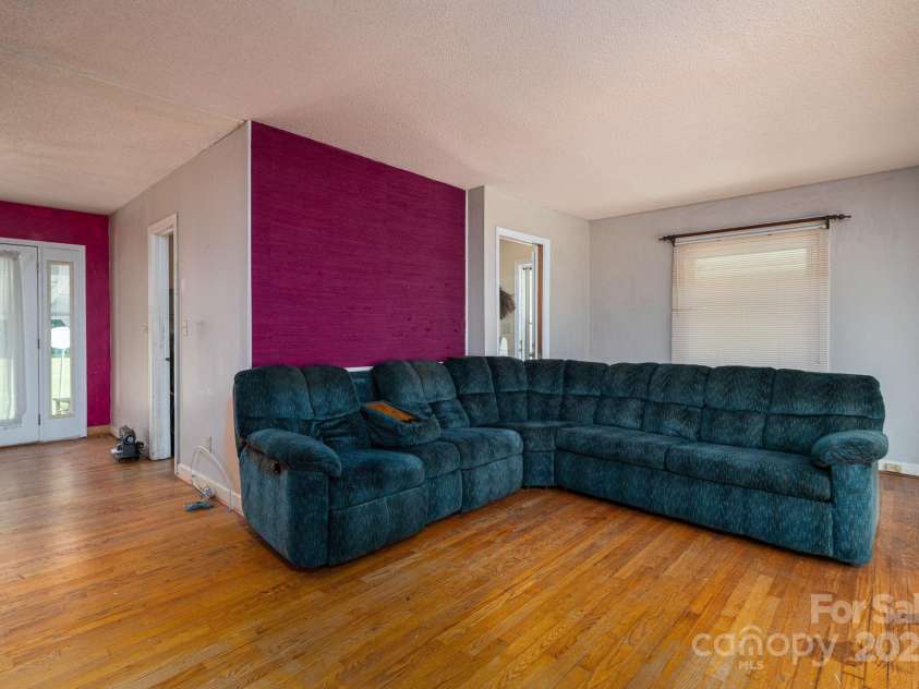 1724 Perry Street, Gastonia, NC 28054.  MLS# CAR4312386, YatesRealty ID 1817. 