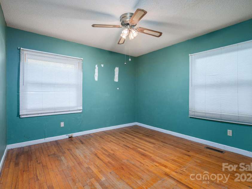 1724 Perry Street, Gastonia, NC 28054.  MLS# CAR4312386, YatesRealty ID 1817. 