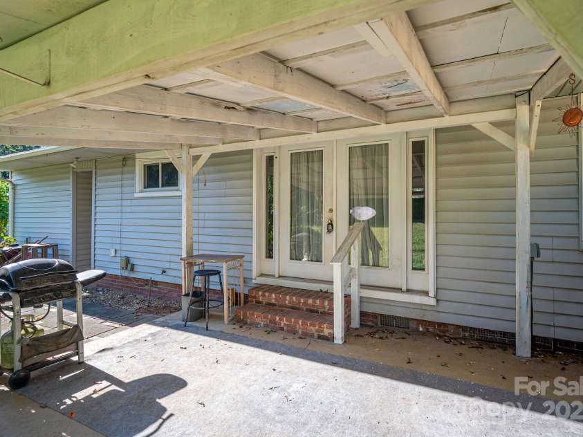 1724 Perry Street, Gastonia, NC 28054.  MLS# CAR4312386, YatesRealty ID 1817. 