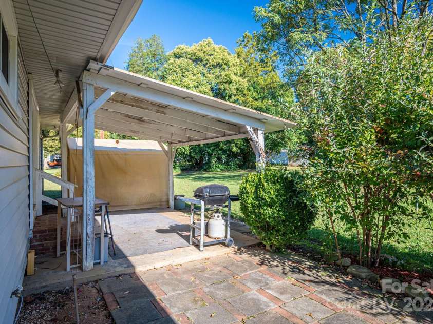 1724 Perry Street, Gastonia, NC 28054.  MLS# CAR4312386, YatesRealty ID 1817. 