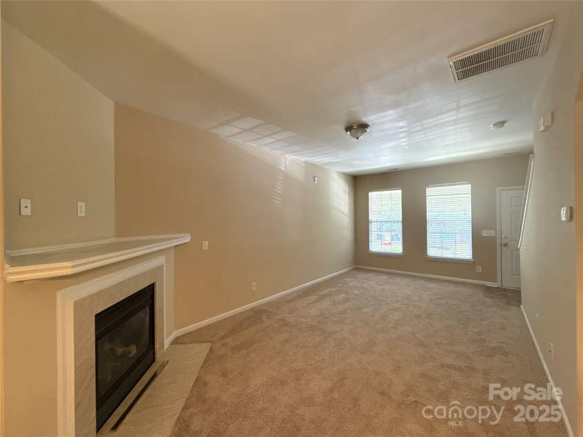 3527 Creeping Flora Lane, Charlotte, NC 28216.  MLS# CAR4253134, YatesRealty ID 18170. 