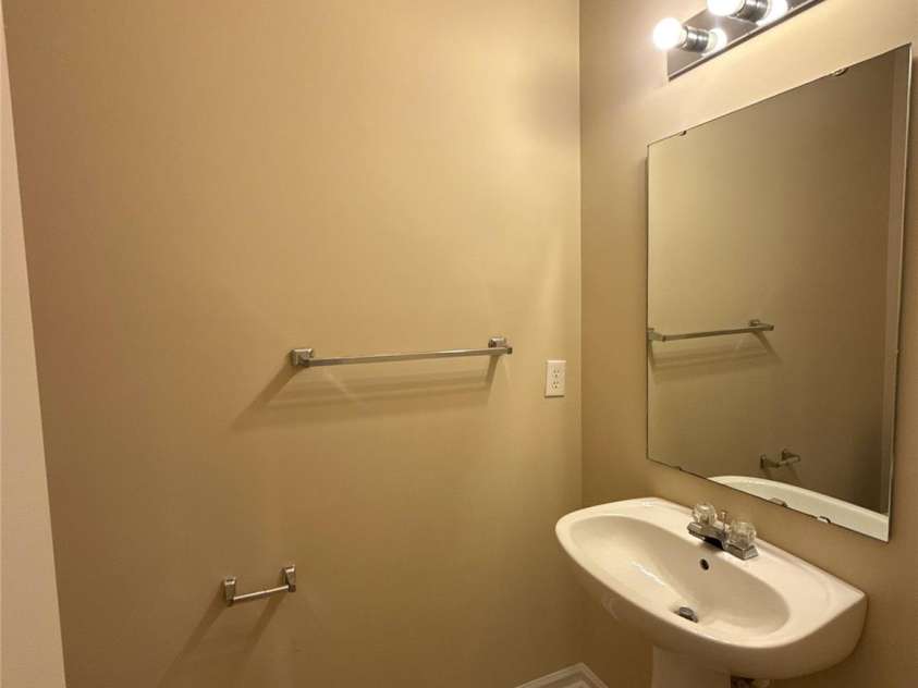 3527 Creeping Flora Lane, Charlotte, NC 28216.  MLS# CAR4253134, YatesRealty ID 18170. 