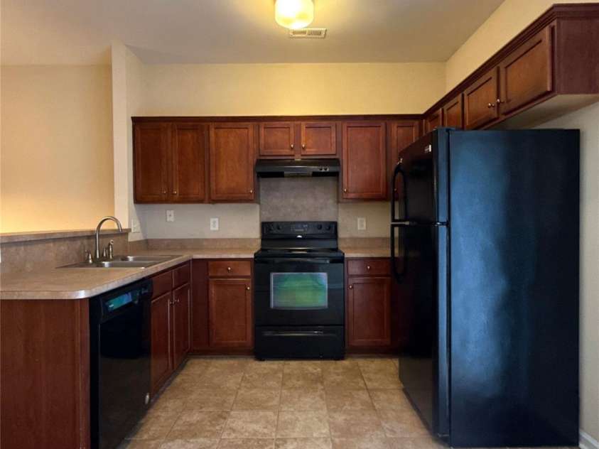 3527 Creeping Flora Lane, Charlotte, NC 28216.  MLS# CAR4253134, YatesRealty ID 18170. 