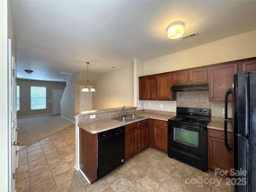 3527 Creeping Flora Lane, Charlotte, NC 28216.  MLS# CAR4253134, YatesRealty ID 18170. 