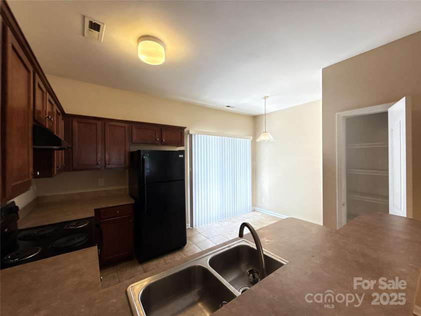 3527 Creeping Flora Lane, Charlotte, NC 28216.  MLS# CAR4253134, YatesRealty ID 18170. 