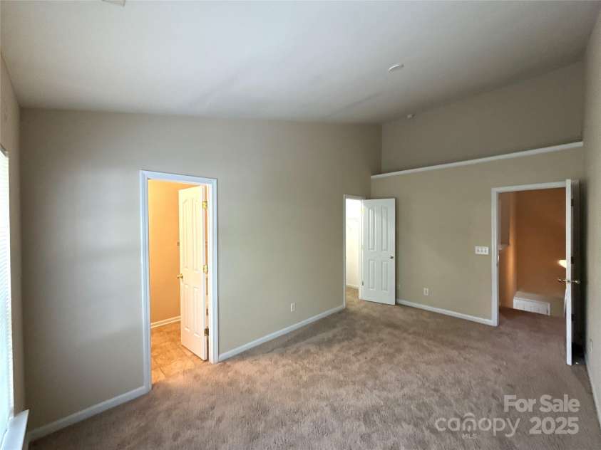 3527 Creeping Flora Lane, Charlotte, NC 28216.  MLS# CAR4253134, YatesRealty ID 18170. 