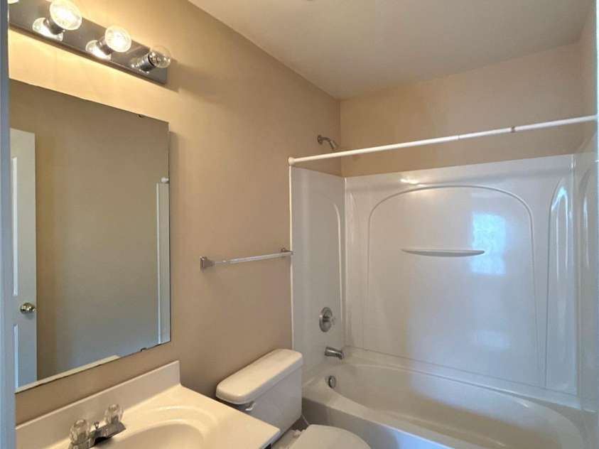 3527 Creeping Flora Lane, Charlotte, NC 28216.  MLS# CAR4253134, YatesRealty ID 18170. 