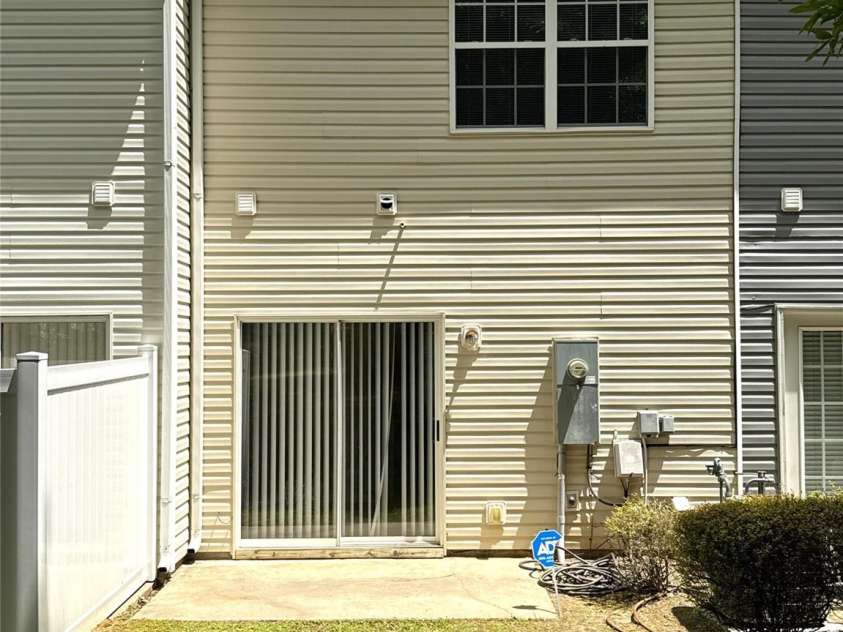 3527 Creeping Flora Lane, Charlotte, NC 28216.  MLS# CAR4253134, YatesRealty ID 18170. 