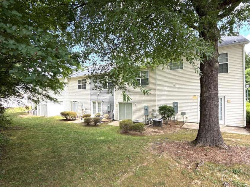 3527 Creeping Flora Lane, Charlotte, NC 28216.  MLS# CAR4253134, YatesRealty ID 18170. 