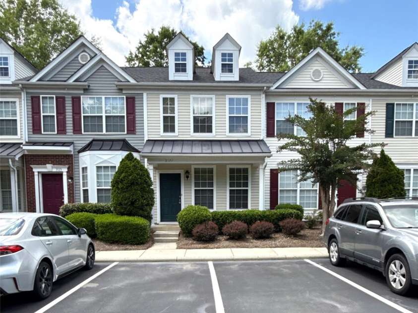 3527 Creeping Flora Lane, Charlotte, NC 28216.  MLS# CAR4253134, YatesRealty ID 18170. 