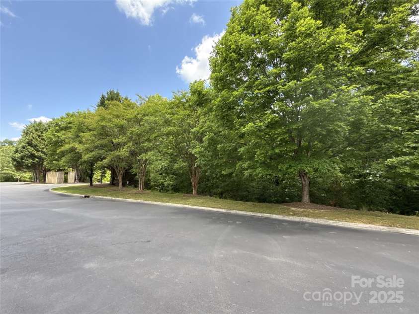 3527 Creeping Flora Lane, Charlotte, NC 28216.  MLS# CAR4253134, YatesRealty ID 18170. 