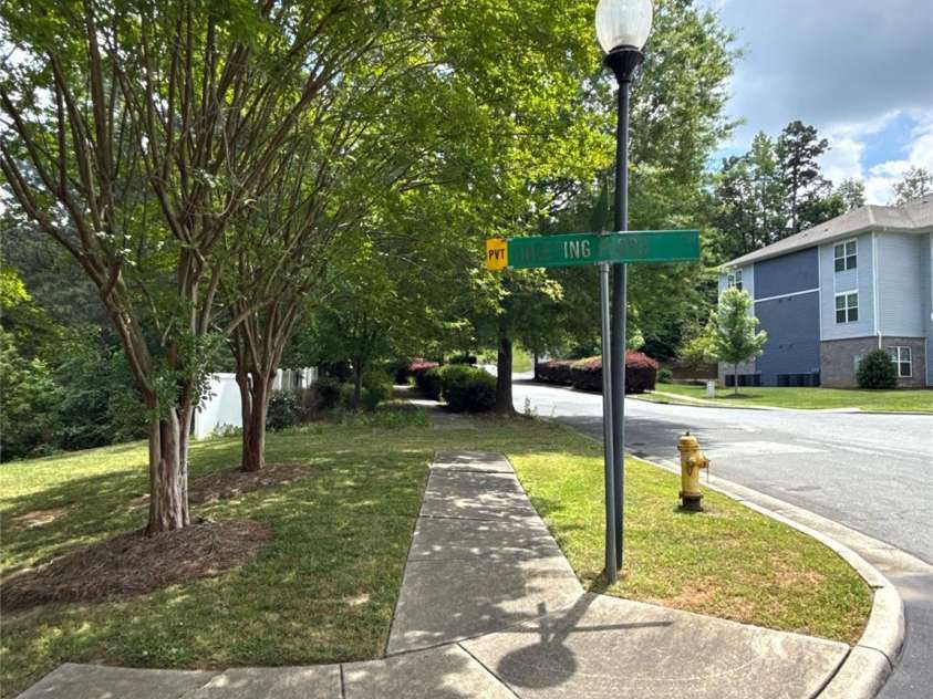 3527 Creeping Flora Lane, Charlotte, NC 28216.  MLS# CAR4253134, YatesRealty ID 18170. 