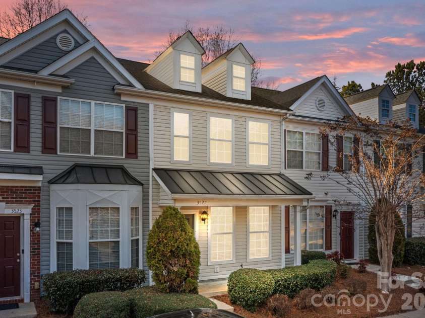 3527 Creeping Flora Lane, Charlotte, NC 28216.  MLS# CAR4336635, YatesRealty ID 18170. 