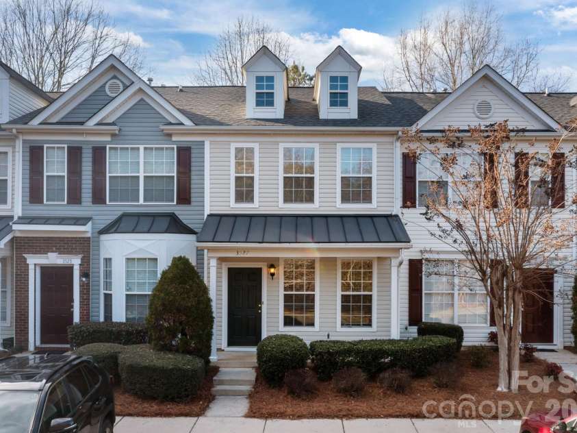 3527 Creeping Flora Lane, Charlotte, NC 28216.  MLS# CAR4336635, YatesRealty ID 18170. 