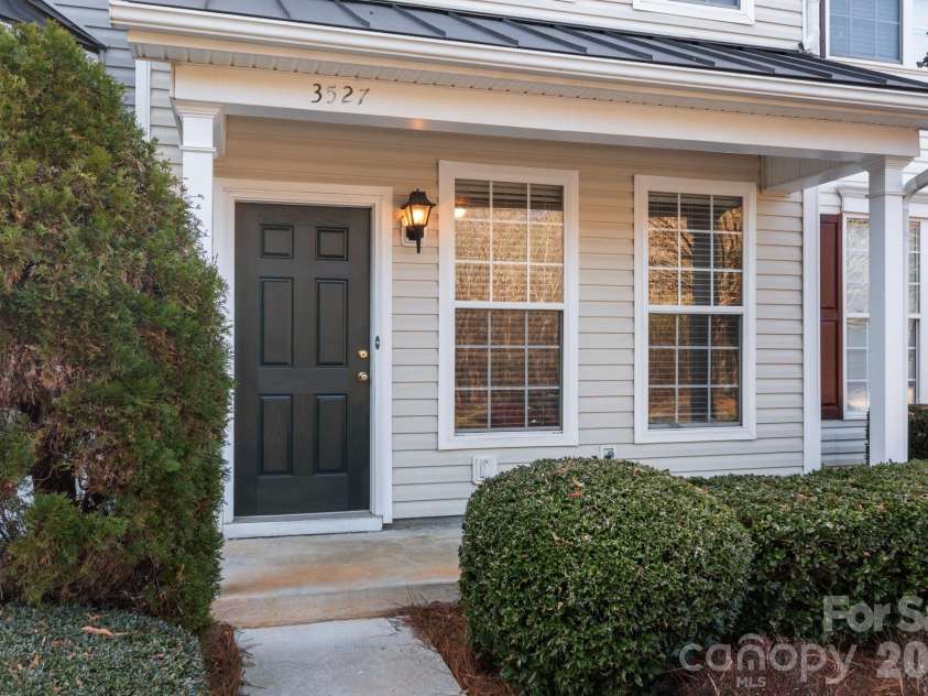 3527 Creeping Flora Lane, Charlotte, NC 28216.  MLS# CAR4336635, YatesRealty ID 18170. 