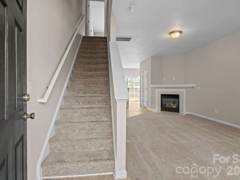 3527 Creeping Flora Lane, Charlotte, NC 28216.  MLS# CAR4336635, YatesRealty ID 18170. 