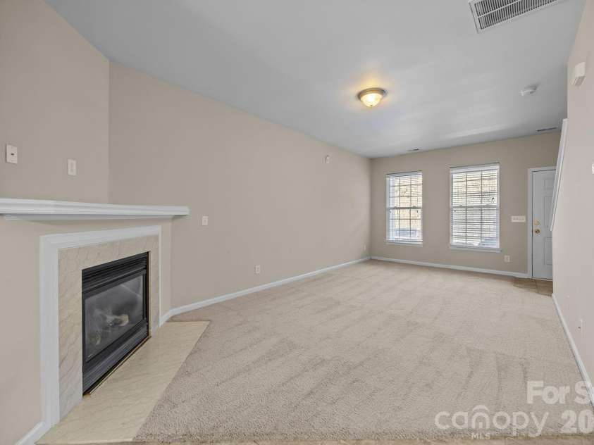 3527 Creeping Flora Lane, Charlotte, NC 28216.  MLS# CAR4336635, YatesRealty ID 18170. 