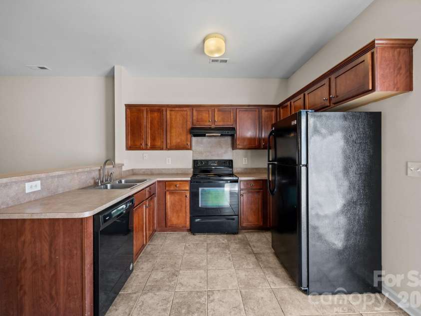 3527 Creeping Flora Lane, Charlotte, NC 28216.  MLS# CAR4336635, YatesRealty ID 18170. 