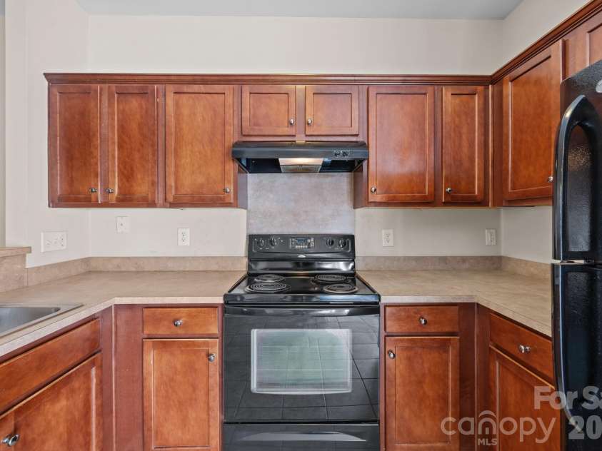 3527 Creeping Flora Lane, Charlotte, NC 28216.  MLS# CAR4336635, YatesRealty ID 18170. 